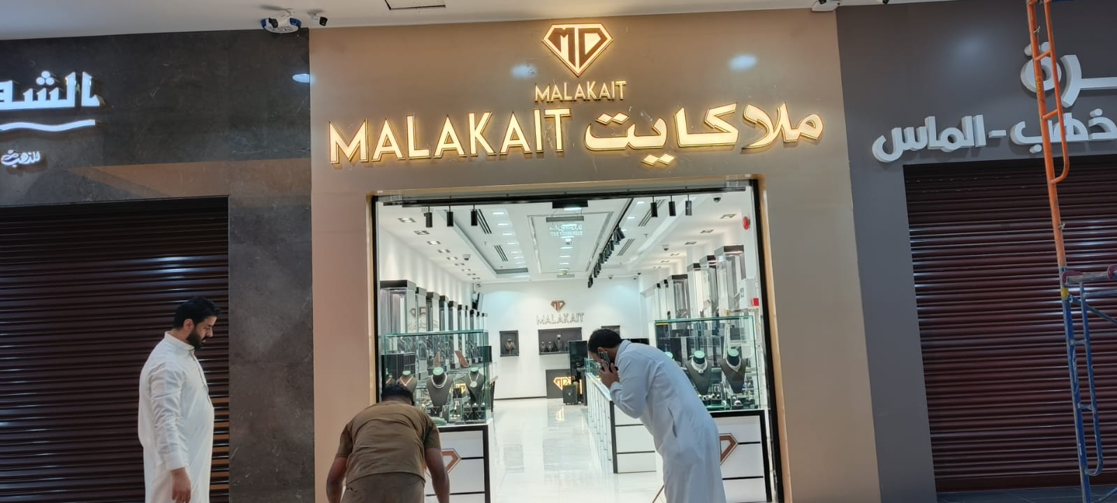 تصميم وتصنيع حروف بارزة